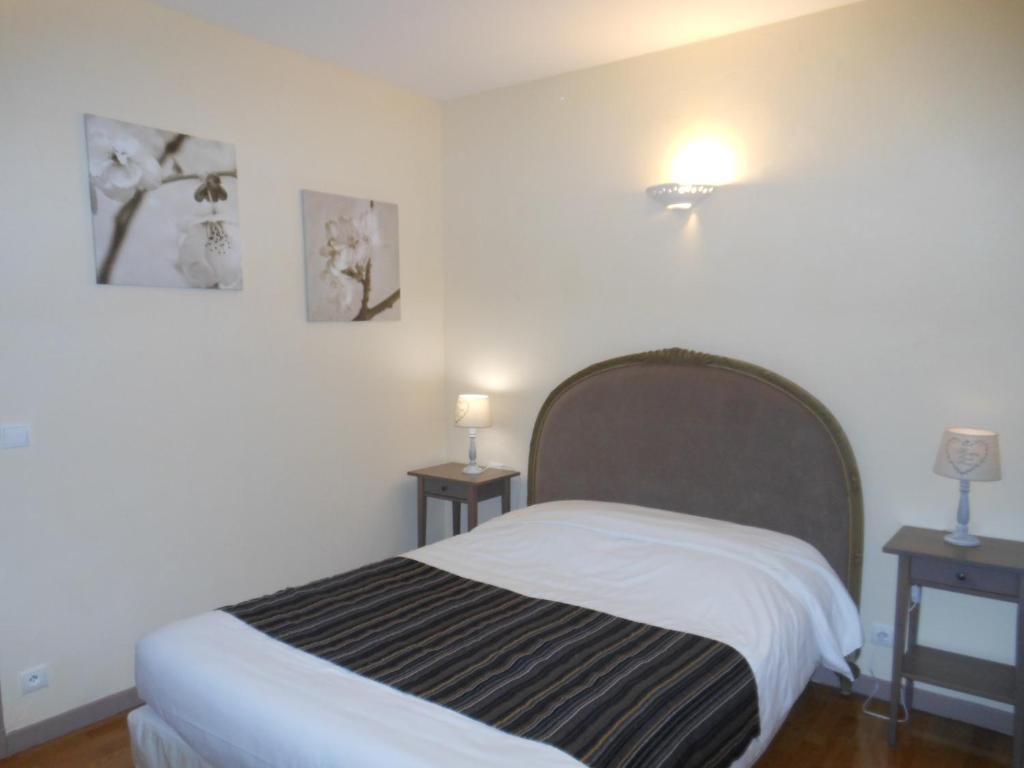 Logis - Hotel Restaurant L'Ecu De France Malesherbes Room photo